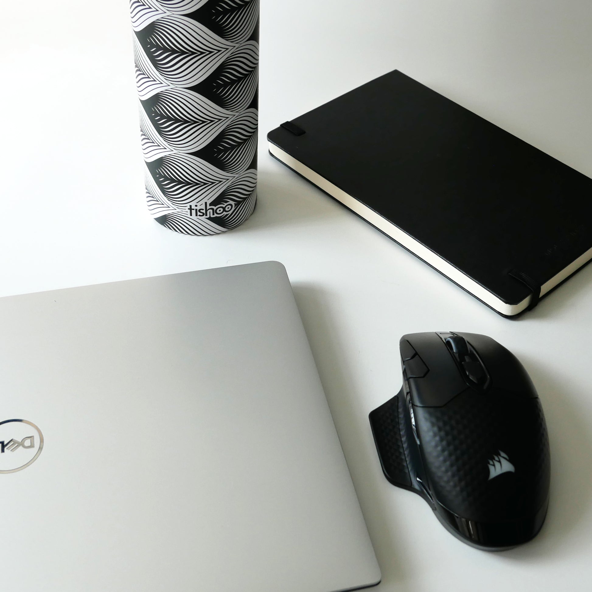 tishoo Luxury Tissues Monochrome/Waves on desk