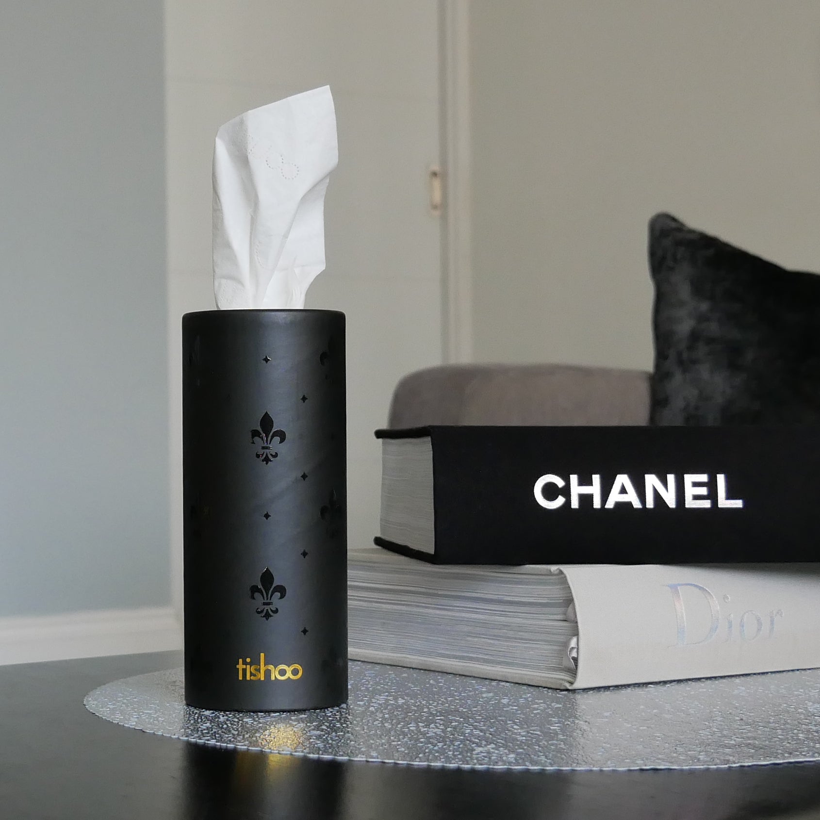 tishoo Luxury Tissues Black/Pure design on coffee table